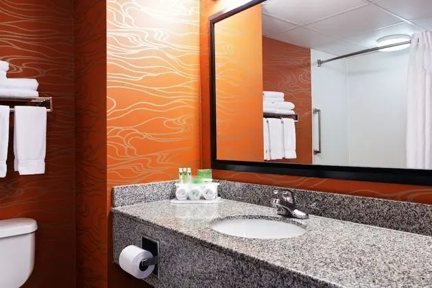 Standard Oda, 1 En Büyük (King) Boy Yatak, Engellilere Uygun (Wheelchair Roll-In Shower)