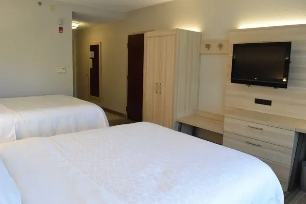 Standard Oda, 2 Çift Kişilik Yatak, Engellilere Uygun (Communications, Roll in Shower)