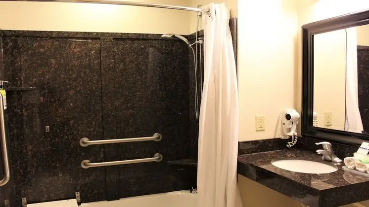 Standard Oda, 2 Büyük (Queen) Boy Yatak, Engellilere Uygun