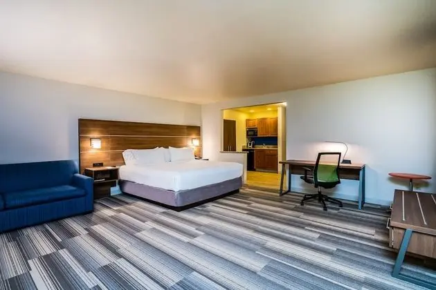 Süit, 1 En Büyük (King) Boy Yatak ve Çekyat (Extra Floor Space)