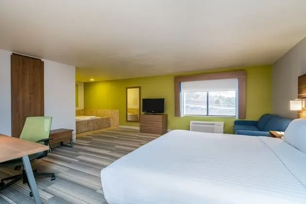 Süit, 1 En Büyük (King) Boy Yatak ve Çekyat (Extra Floor Space)