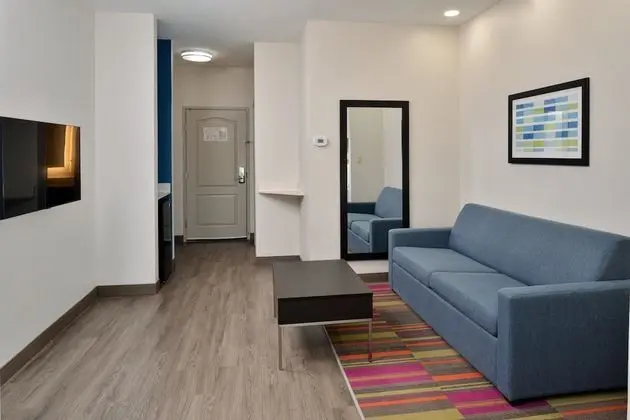 Standard Oda, 2 Büyük (Queen) Boy Yatak, Engellilere Uygun (Communications)