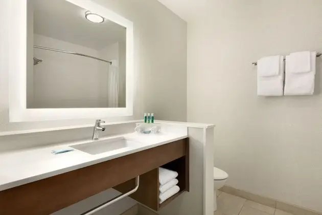 Standard Oda, 1 En Büyük (King) Boy Yatak, Engellilere Uygun (Mobility Tub)