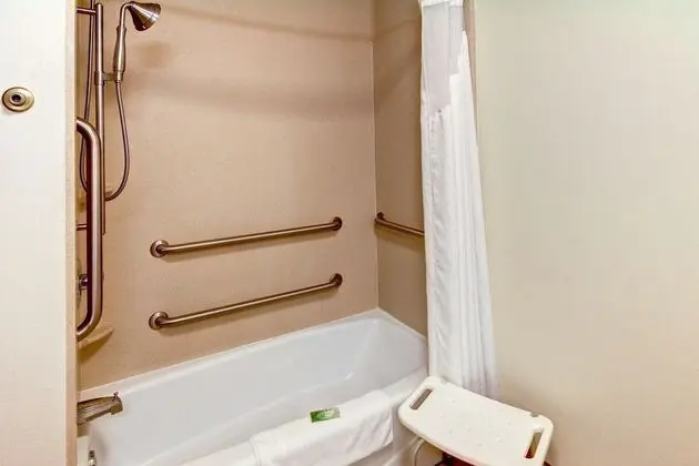 Standard Oda, 2 Büyük (Queen) Boy Yatak, Engellilere Uygun (Hearing)