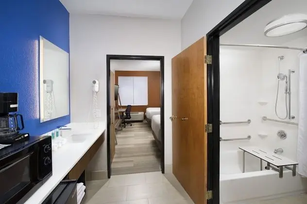 Süit, 1 En Büyük (King) Boy Yatak ve Çekyat, Engellilere Uygun (Mobility, Tub)