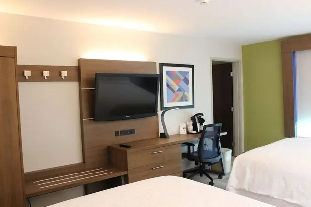 Standard Oda, 2 Çift Kişilik Yatak, Engellilere Uygun (Mobility, Accessible Tub)