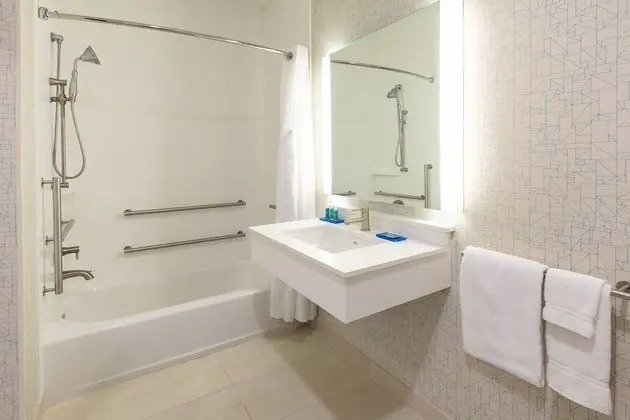 Standard Oda, 1 En Büyük (King) Boy Yatak, Engellilere Uygun (Mobility Tub)