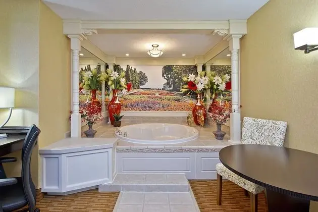 Süit, 1 En Büyük (King) Boy Yatak, Sıcak Su Küveti, Avlu Manzaralı