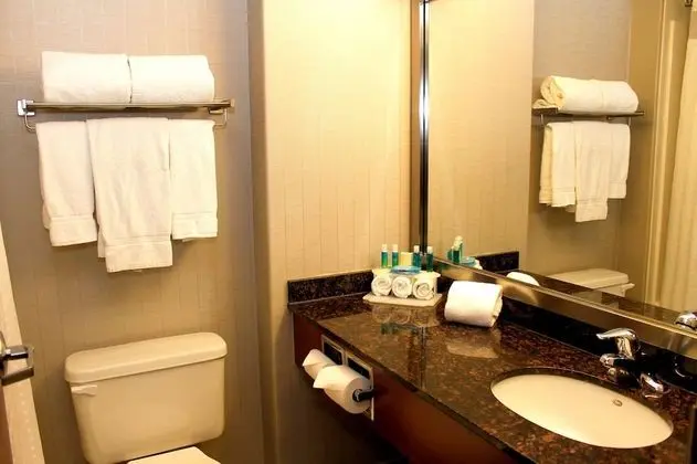 Standard Oda, 2 Büyük (Queen) Boy Yatak (Bath Shower Combination)
