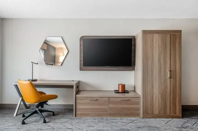 Süit, Birden Çok Yatak (With Living Area)