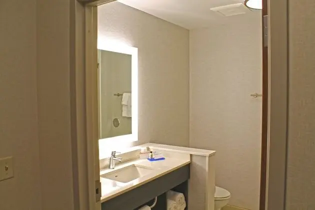 Standard Oda, 1 En Büyük (King) Boy Yatak, Engellilere Uygun (Comm, Bath Shower Combo)