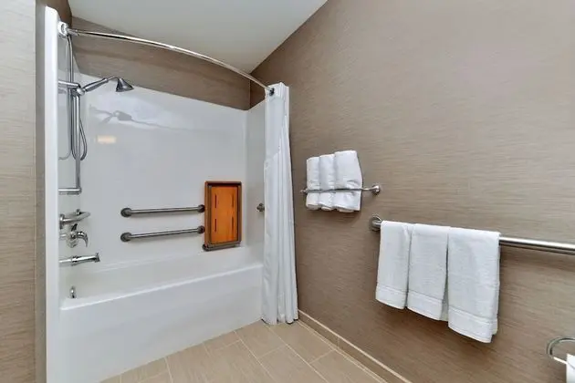 Standard Oda, 1 En Büyük (King) Boy Yatak, Engellilere Uygun (Mobility Tub)