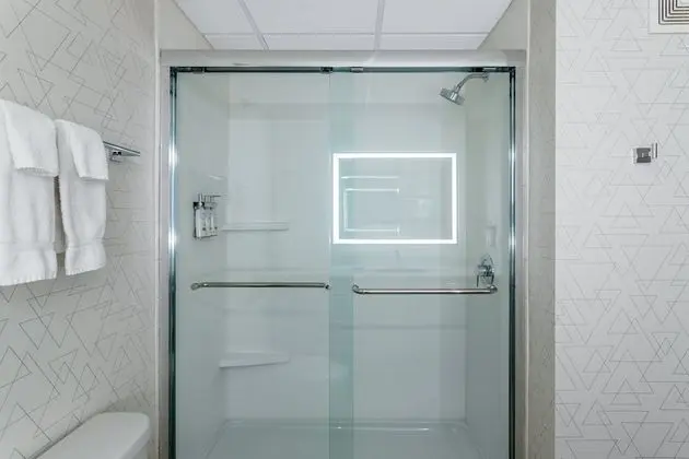 Standard Oda, 1 En Büyük (King) Boy Yatak (Walk-In Shower)