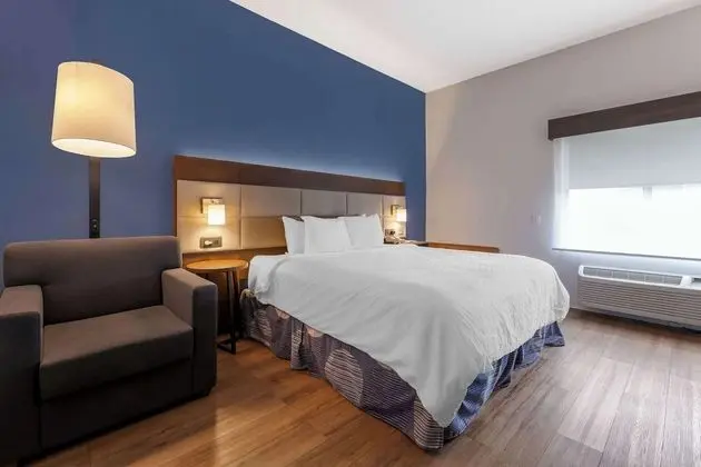 Standard Oda, 1 En Büyük (King) Boy Yatak, Engellilere Uygun (Refrigerator & Microwave )