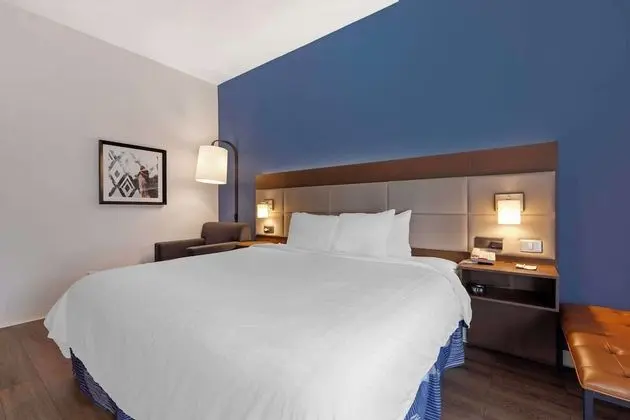 Standard Oda, 1 En Büyük (King) Boy Yatak, Engellilere Uygun (Refrigerator & Microwave )