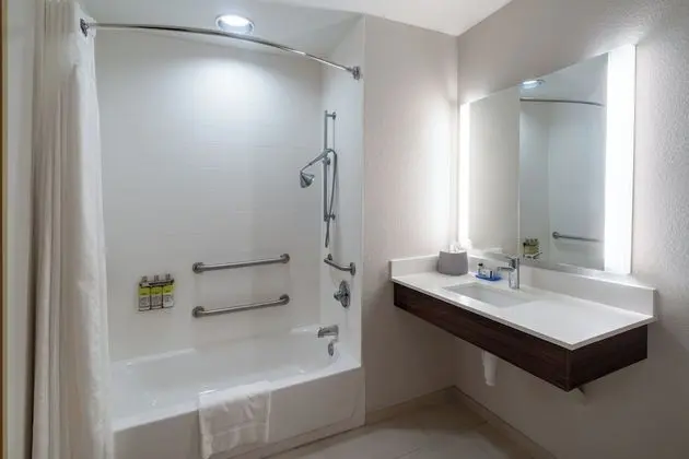 Süit, 1 En Büyük (King) Boy Yatak, Engellilere Uygun (Mobil Tub)