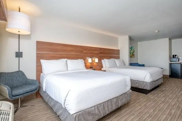 Süit, 2 Büyük (Queen) Boy Yatak (Living Area)