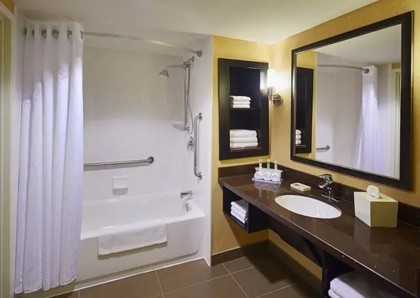 Standard Oda, 1 En Büyük (King) Boy Yatak, Engellilere Uygun (Mobility Tub)
