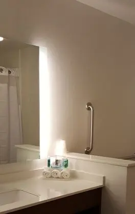 Standard Oda, 2 Büyük (Queen) Boy Yatak, Engellilere Uygun (Mobil Tub)