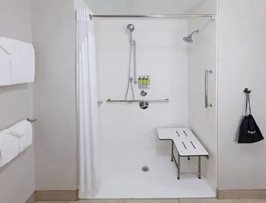Standard Oda, 1 En Büyük (King) Boy Yatak, Engellilere Uygun (Mobility, Roll Shwr)