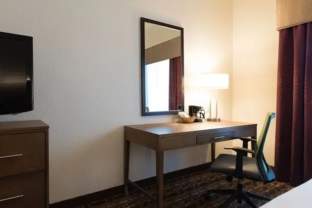 Standard Oda, 1 En Büyük (King) Boy Yatak, Engellilere Uygun (Comm, Roll Shwr)