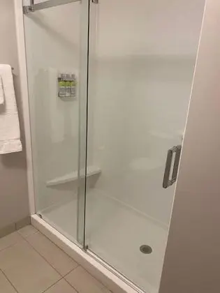 Standard Oda, 1 En Büyük (King) Boy Yatak, Engellilere Uygun (Mobility)