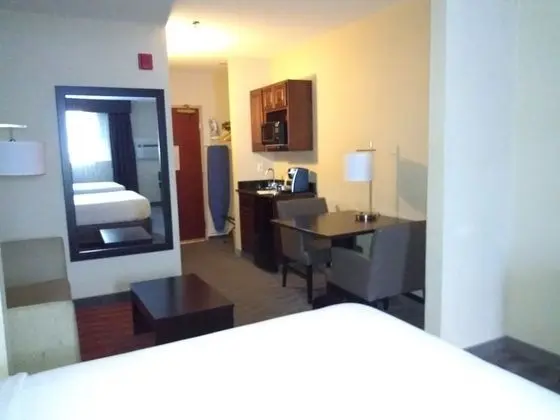 Süit, Birden Çok Yatak (Additional Living Area)