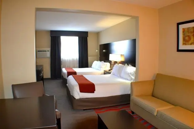 Süit, Birden Çok Yatak (Additional Living Area)