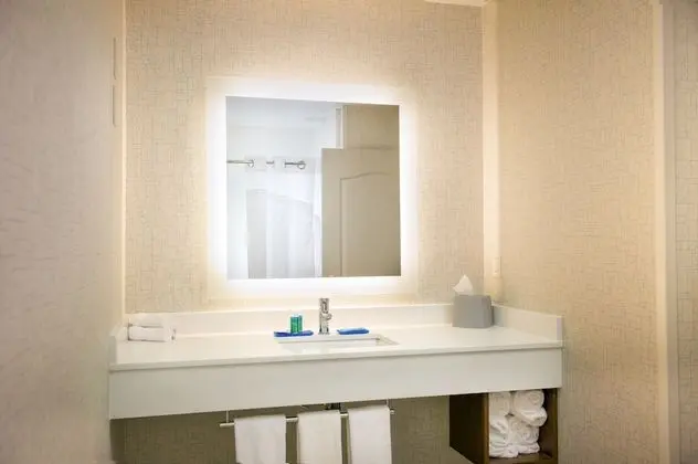 Standard Oda, 1 En Büyük (King) Boy Yatak, Engellilere Uygun (Mobility Tub)