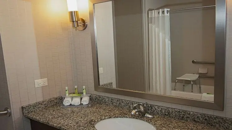 Süit, 1 En Büyük (King) Boy Yatak, Engellilere Uygun (Mobility Tub)