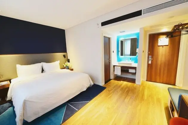 Standard Oda, 1 En Büyük (King) Boy Yatak, Şehir Manzaralı (High Floor)