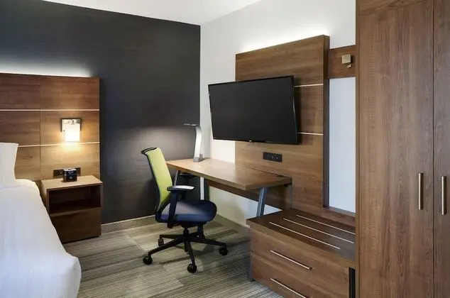 Standard Oda, 1 En Büyük (King) Boy Yatak (Extra Floor Space)