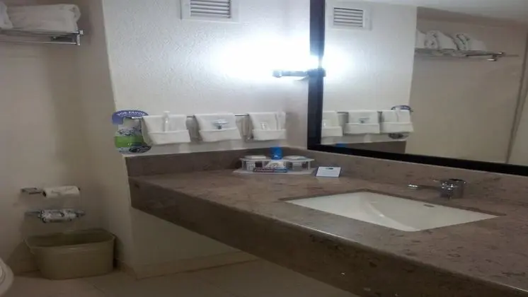 Standard Oda, 1 En Büyük (King) Boy Yatak, Engellilere Uygun (Mobility Tub)