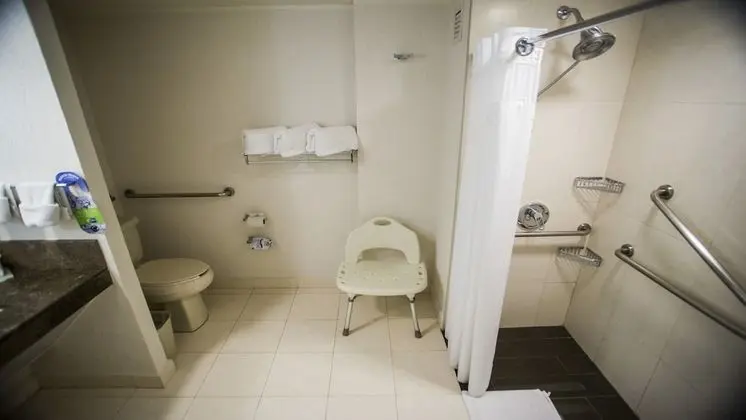 Standard Oda, 1 En Büyük (King) Boy Yatak, Engellilere Uygun (Mobility Tub)