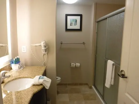 Standard Oda, 1 En Büyük (King) Boy Yatak (Bath Shower Combo)