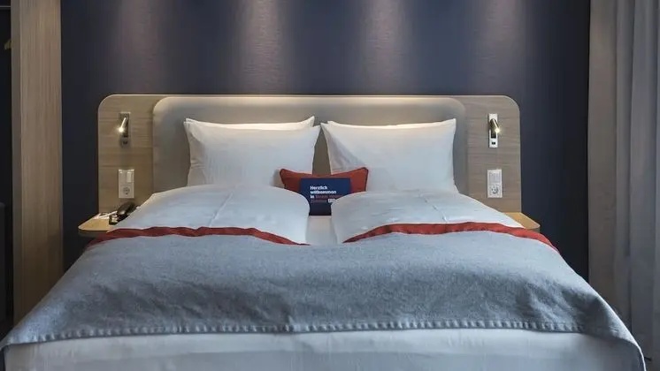 Standard Oda, 1 Büyük (Queen) Boy Yatak (Walk-In Shower)
