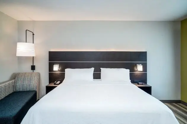 Standard Oda, 1 En Büyük (King) Boy Yatak (LEISURE)