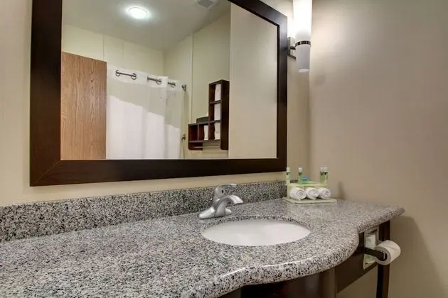 Standard Oda, 1 En Büyük (King) Boy Yatak (LEISURE)