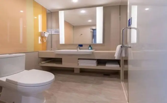 Standard Oda, 1 En Büyük (King) Boy Yatak, Şehir Manzaralı (Minifridge)