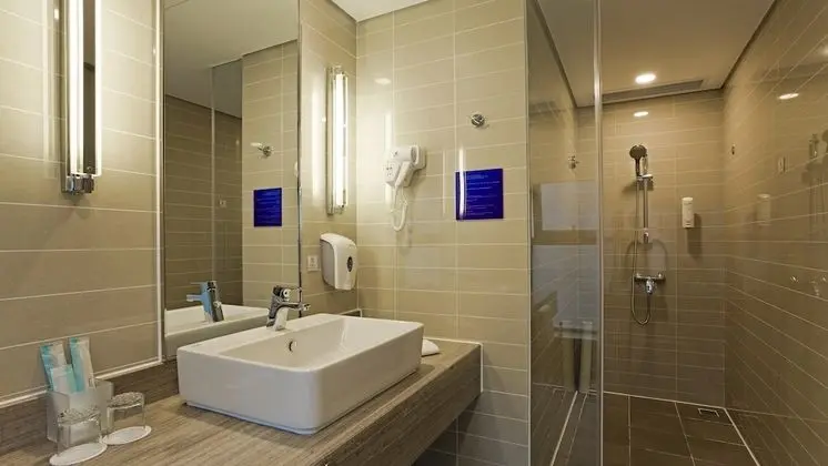 Standard Oda, 1 En Büyük (King) Boy Yatak (Extra Floor Space)