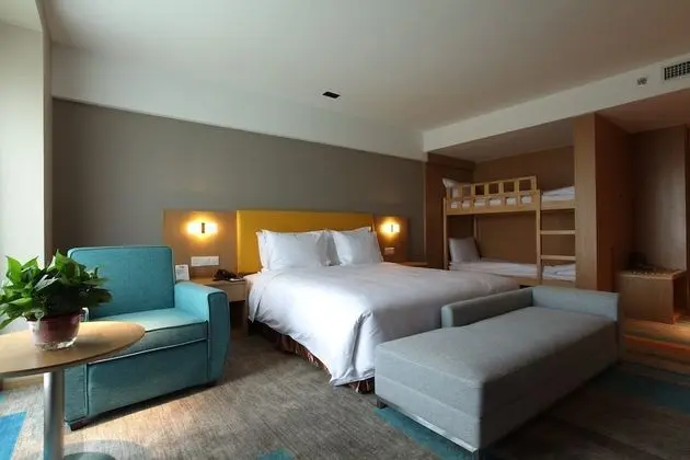 Süit, Birden Çok Yatak (Additional Living Area)