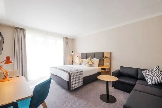 Premium Oda, 1 Büyük (Queen) Boy Yatak ve Çekyat (Minibar)