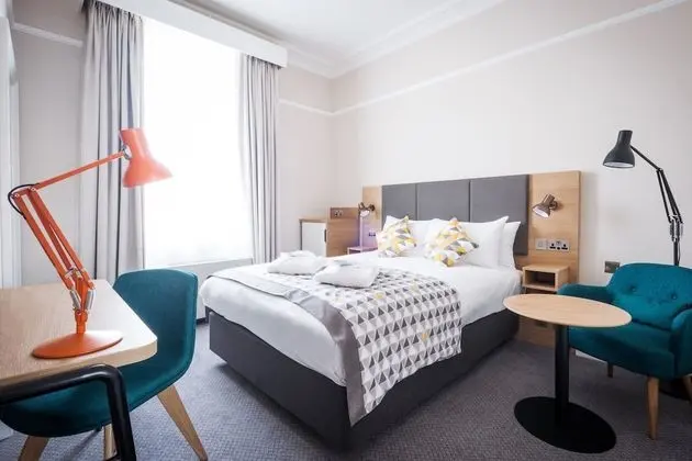 Premium Oda, 1 Büyük (Queen) Boy Yatak ve Çekyat (Minibar)