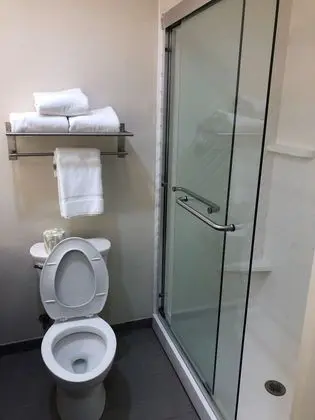 Standard Oda, 2 Büyük (Queen) Boy Yatak, Engellilere Uygun (Communications)