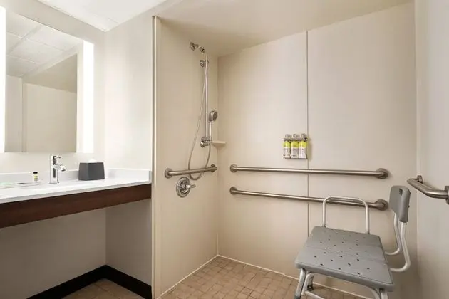 Standard Oda, 1 En Büyük (King) Boy Yatak (Walk-In Shower)