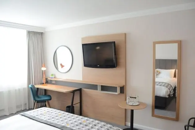 Premium Oda, 1 Büyük (Queen) Boy Yatak ve Çekyat (Stocked Minibar)
