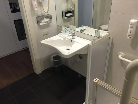 Standard Oda, 1 Büyük (Queen) Boy Yatak, Engellilere Uygun