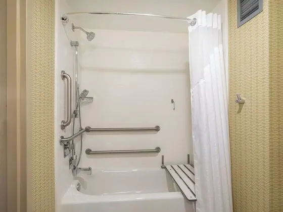 Standard Oda, 1 En Büyük (King) Boy Yatak, Engellilere Uygun (Mobility Tub)