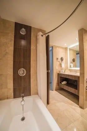 Standard Oda, 1 En Büyük (King) Boy Yatak (Walk-In Shower)