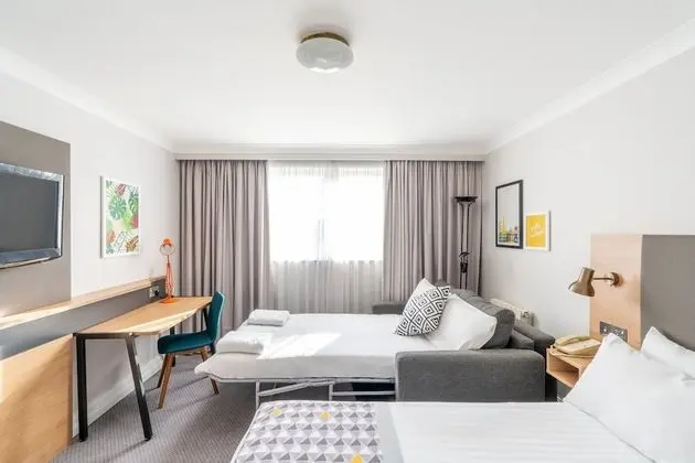 Premium Oda, 1 Büyük (Queen) Boy Yatak ve Çekyat (Minibar)